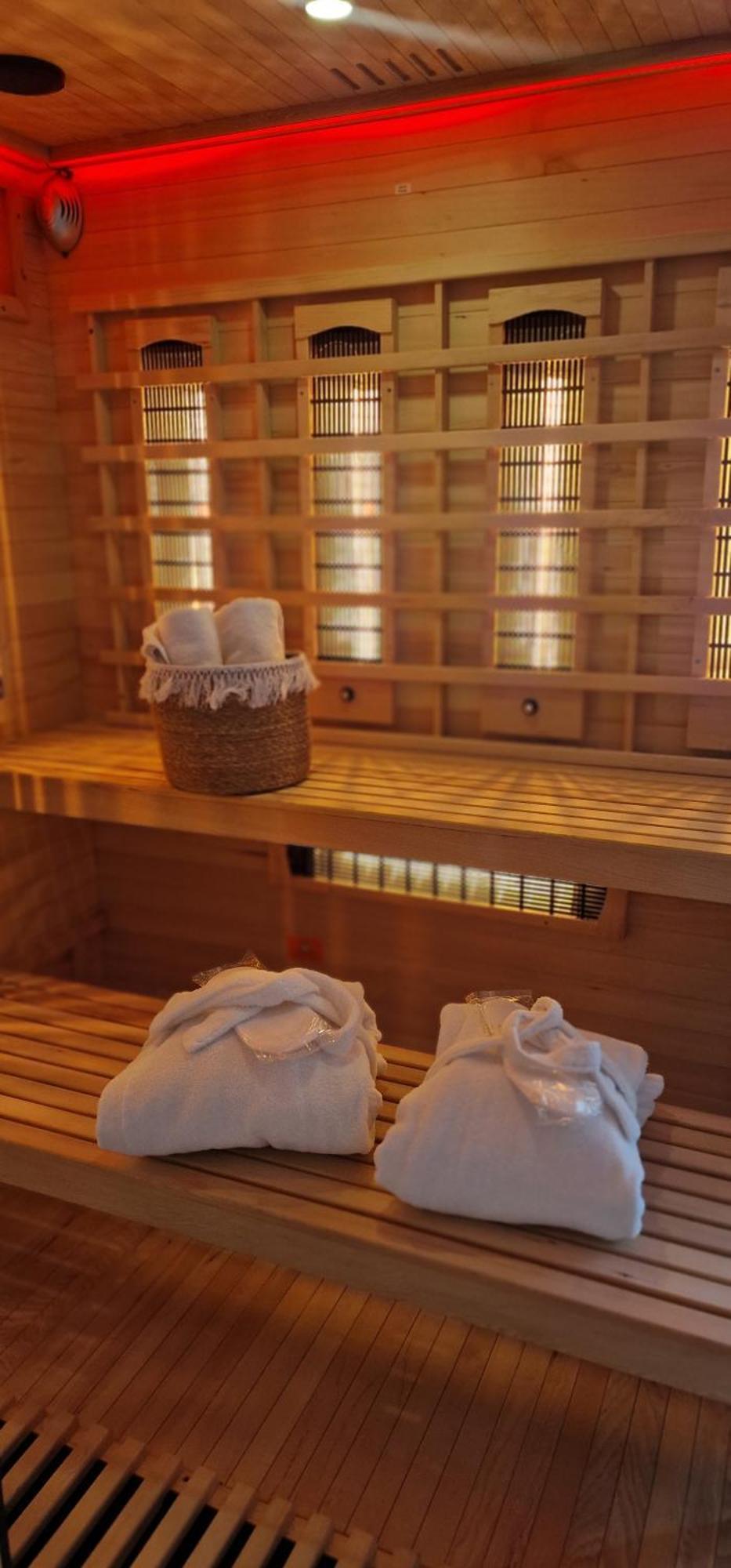 Spa Love Ceglana 1 A Sauna,,Jaccuzi Dla Dwojga Na Wylacznosc เจโลนากูรา ภายนอก รูปภาพ